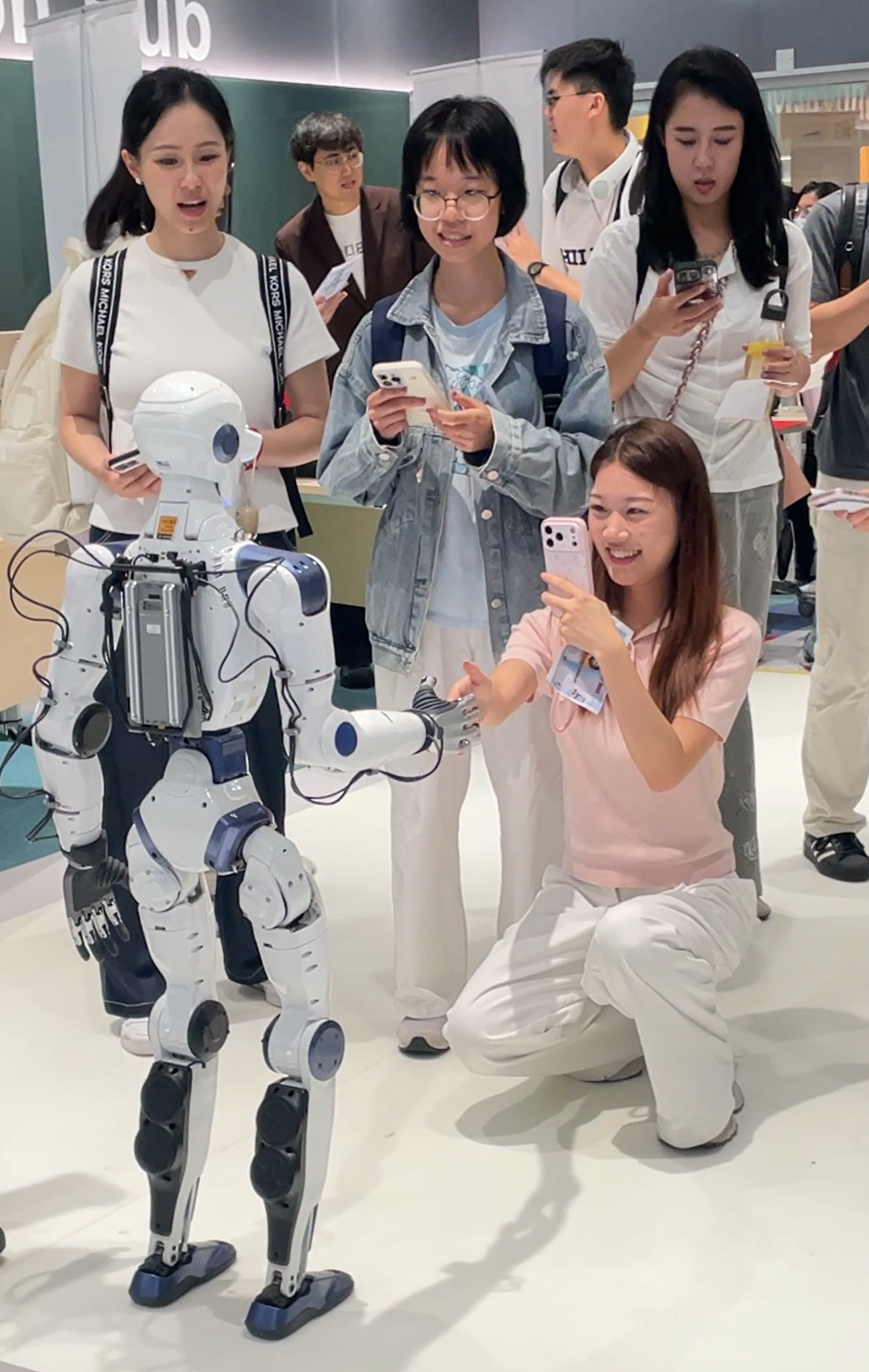 Humanoid Robot Debuts at EdUHK LTTC Roadshow: 42 Educational‑Technology Workshops Open for Registration